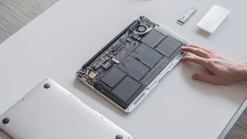 Illustration for article titled You Can Upgrade a Macbook Faster Than You Can Boil an Egg